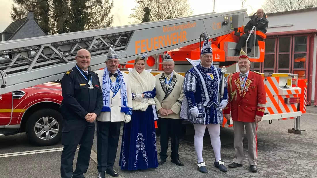 FW-BN: Vermeintlicher Gebäudebrand in Plittersdorf - Eine Person gerettet, mehrere Gasflaschen gesichert - Bild: presseportal.de