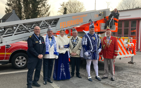 FW-BN: Vermeintlicher Gebäudebrand in Plittersdorf - Eine Person gerettet, mehrere Gasflaschen gesichert - Foto: presseportal.de