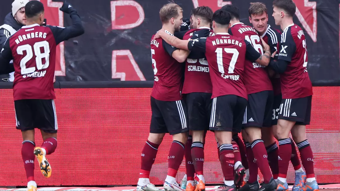 Das 3:8 in Nürnberg war die Niederlage zu viel für Joe Enochs. - Bild: Daniel Karmann/dpa