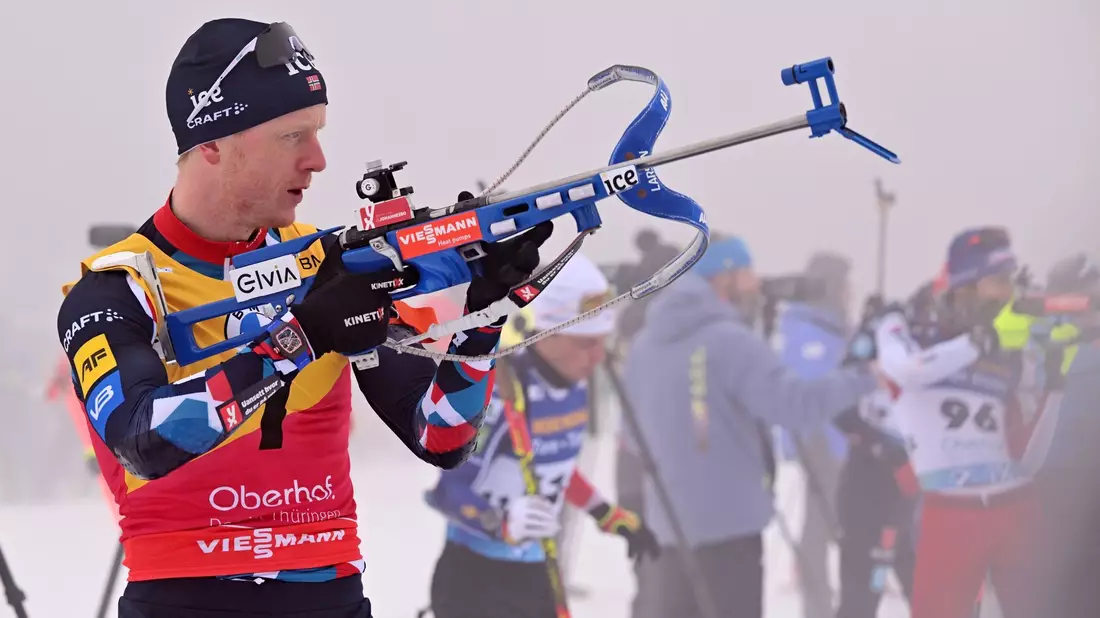Johannes Thingnes Bö holte in Oberhof als erster Skijäger Medaillen in allen sieben WM-Rennen. - Bild: Martin Schutt/dpa