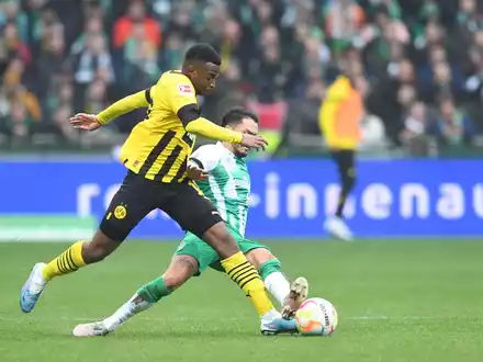 Brachte den BVB in Bremen in Führung: Donyell Malen (l). - Foto: Carmen Jaspersen/dpa
