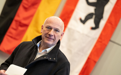 «Sicherlich müssten die Grünen wieder mehr Pragmatismus entwickeln. Aber natürlich ist das auch eine Option für den Bund, die man nicht ausschließen kann. Und nicht ausschließen sollte», sagt Kai Wegner (CDU) über Schwarz-Grün. - Foto: Fabian Sommer/dpa