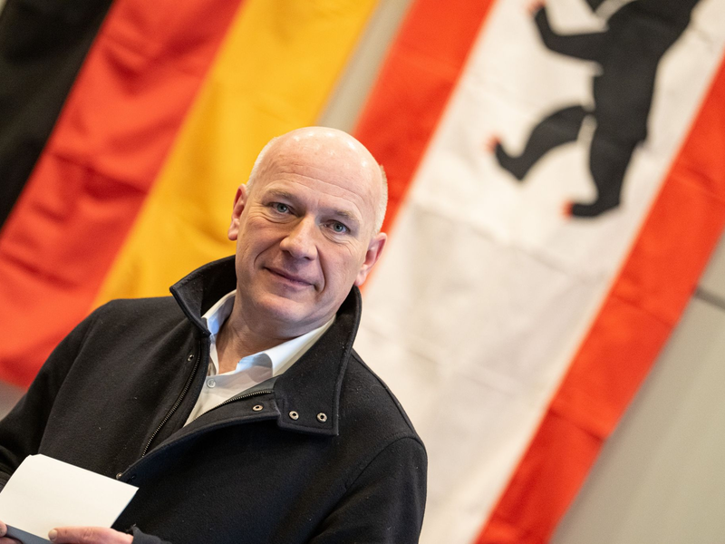 «Sicherlich müssten die Grünen wieder mehr Pragmatismus entwickeln. Aber natürlich ist das auch eine Option für den Bund, die man nicht ausschließen kann. Und nicht ausschließen sollte», sagt Kai Wegner (CDU) über Schwarz-Grün. - Foto: Fabian Sommer/dpa