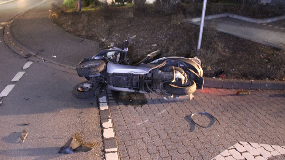 POL-PDLD: Kradfahrerin bei Unfall verletzt - Foto: presseportal.de
