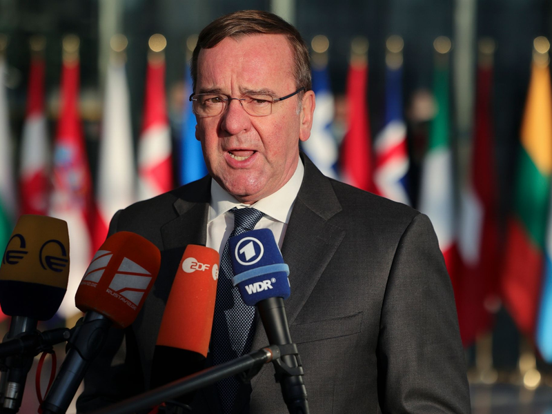 Bundesverteidigungsminister Boris Pistorius hat keine Informationen über mögliche neue Atompläne Russlands. - Foto: Olivier Matthys/Pool AP/dpa