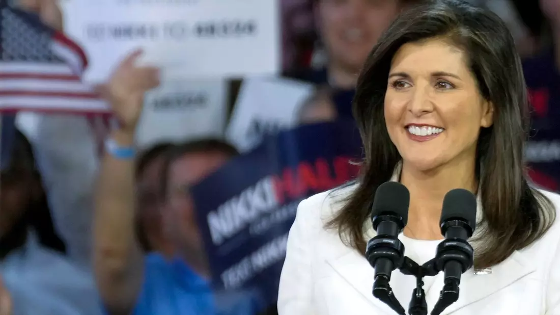 Nikki Haley holte nach Auszählung von rund der Hälfte der Stimmen immerhin gut 27 Prozent (Archivbild). - Bild: Meg Kinnard/AP/dpa
