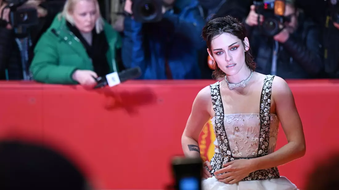 Eine Frisur, die kein Geschlecht kennt: Auch die Schauspielerin Kristen Stewart trägt Vokuhila. - Bild: Monika Skolimowska/dpa