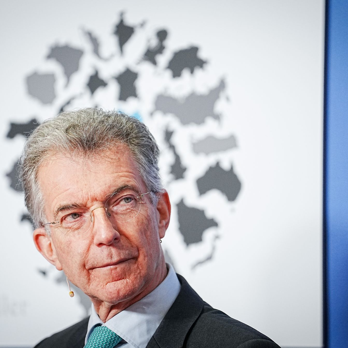 Die Ukrainer hätten sich bisher strikt daran gehalten, russische Stellungen nur auf ukrainischem Gebiet anzugreifen, sagt Christoph Heusgen. - Foto: Kay Nietfeld/dpa