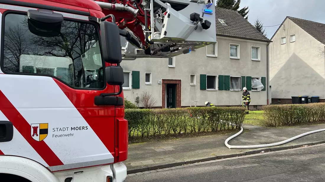 FW-NE: Feuer in einer Lagerhalle | Frühzeitiger Notruf verhindert Großbrand - Bild: presseportal.de