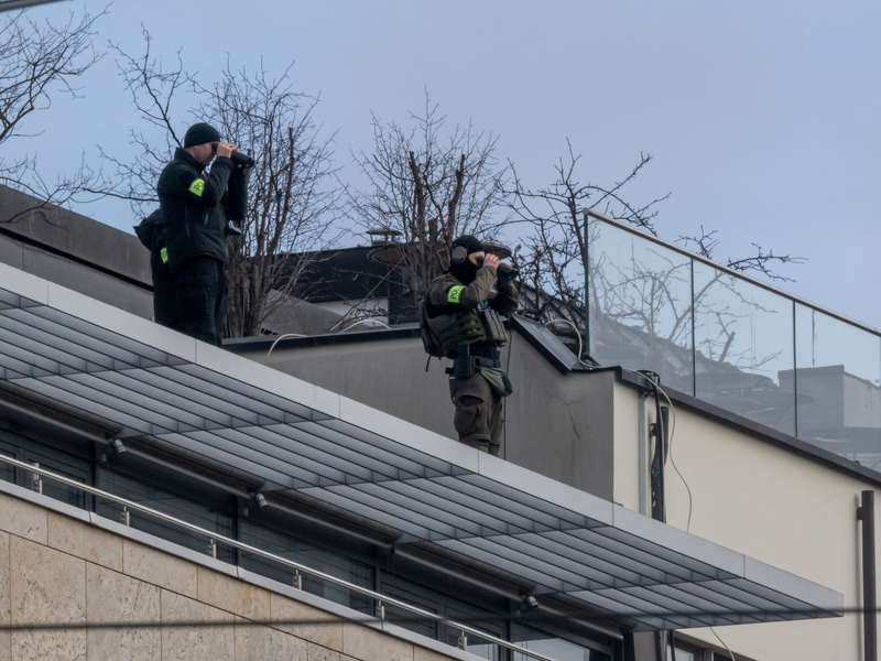 Emotionaler Abschied: Christoph Heusgen kamen bei seinem Abschied auf der MSC-Bühne die Tränen. - Foto: Peter Kneffel/dpa