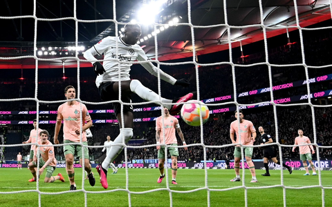 Ein Traumtor, ein Herzchen: Can Uzun. - Foto: Arne Dedert/dpa