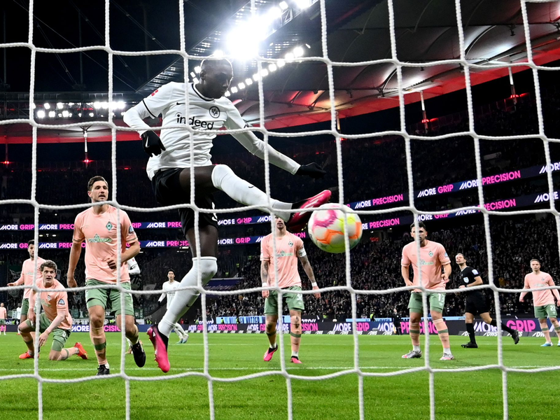 Can Uzun sorgte mit einem Traumtreffer für die Führung von Eintracht Frankfurt gegen Werder Bremen. - Foto: Arne Dedert/dpa