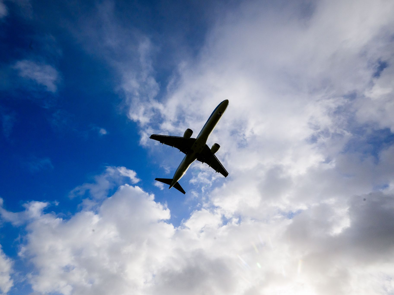 Deutsche Spitzenpolitiker reisen kaum mit Linienflügen. - Foto: Julian Stratenschulte/dpa