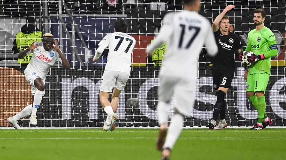 Frankfurts Torhüter Kevin Trapp war beim Tor zum 0:1 chancenlos. - Bild: Arne Dedert/dpa