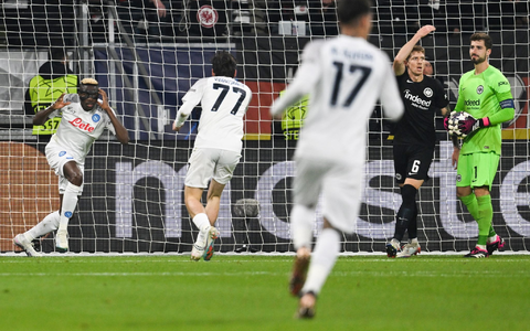 Frankfurts Torhüter Kevin Trapp war beim Tor zum 0:1 chancenlos. - Foto: Arne Dedert/dpa
