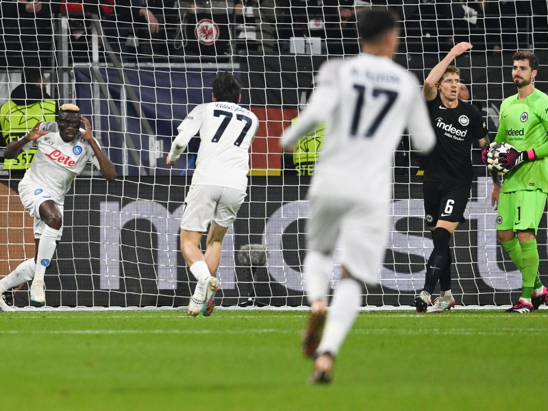 Frankfurts Torhüter Kevin Trapp war beim Tor zum 0:1 chancenlos. - Foto: Arne Dedert/dpa