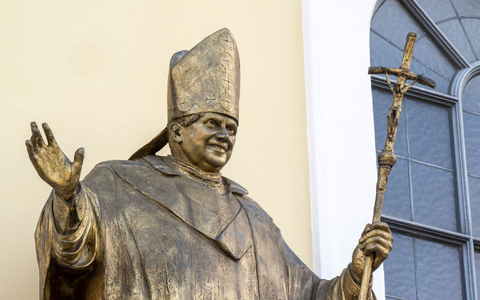 Ein Briefwechsel zwischen dem damals noch Kardinal Ratzinger, späteren Papst, und dem Erzbistum München ist bekannt geworden. - Foto: Peter Kneffel/dpa
