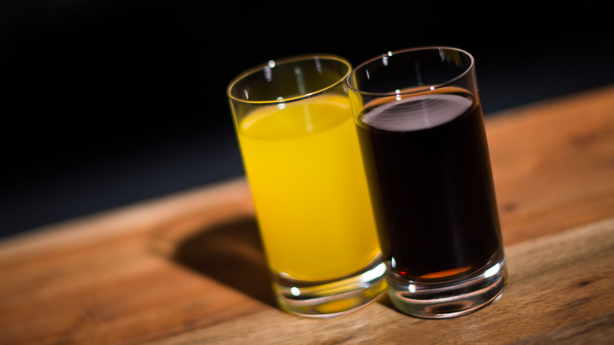 Im vergangenen Jahr haben Menschen in Deutschland pro Kopf 124,9 Liter Erfrischungsgetränke getrunken. - Foto: Lukas Schulze/dpa