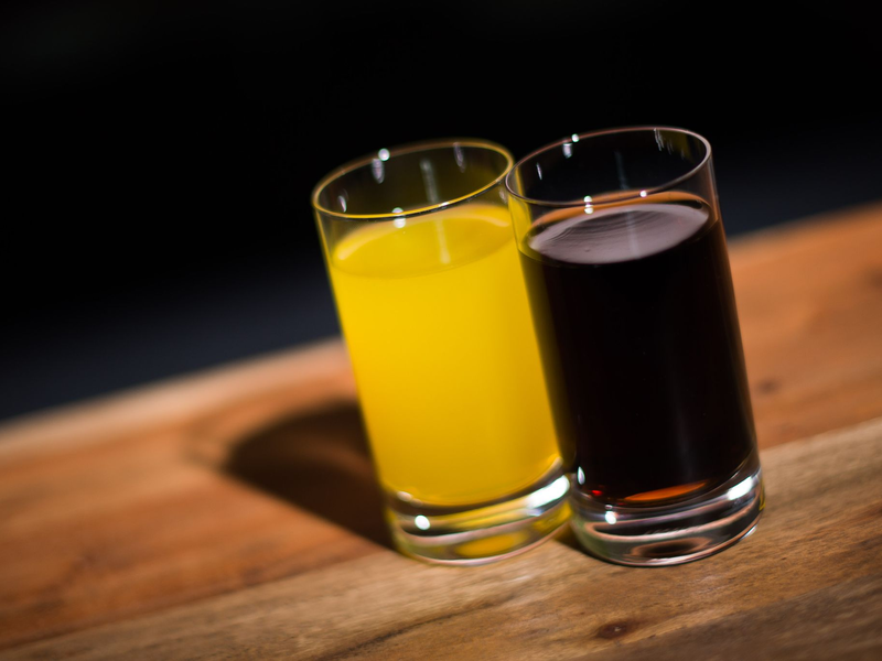 Im vergangenen Jahr haben Menschen in Deutschland pro Kopf 124,9 Liter Erfrischungsgetränke getrunken. - Foto: Lukas Schulze/dpa