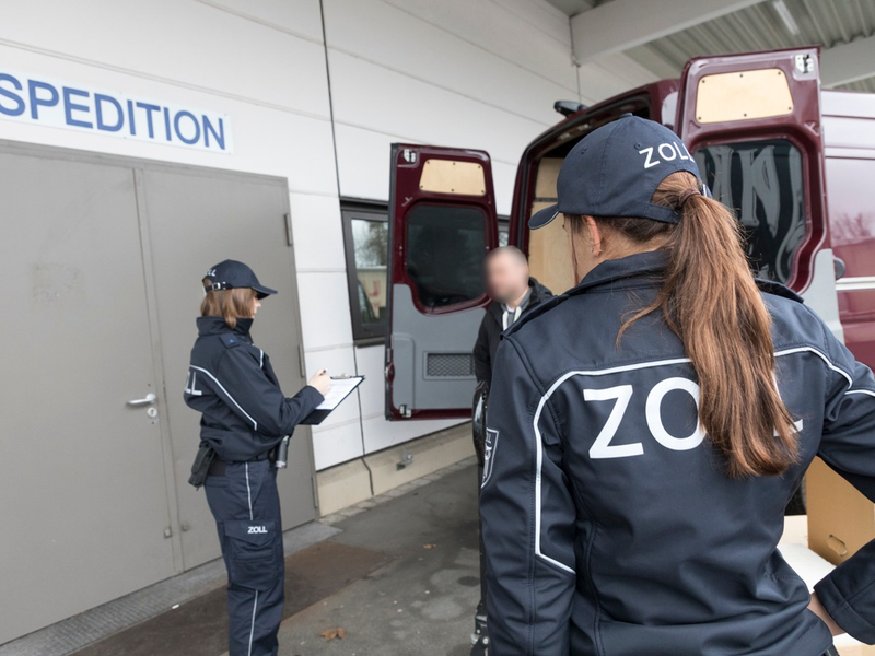 HZA-DO: Hauptzollamt Dortmund prüft Speditions-, Transport- und Logistikgewerbe / Prüfungen waren Teil einer bundesweiten Kontrollaktion - Foto: presseportal.de