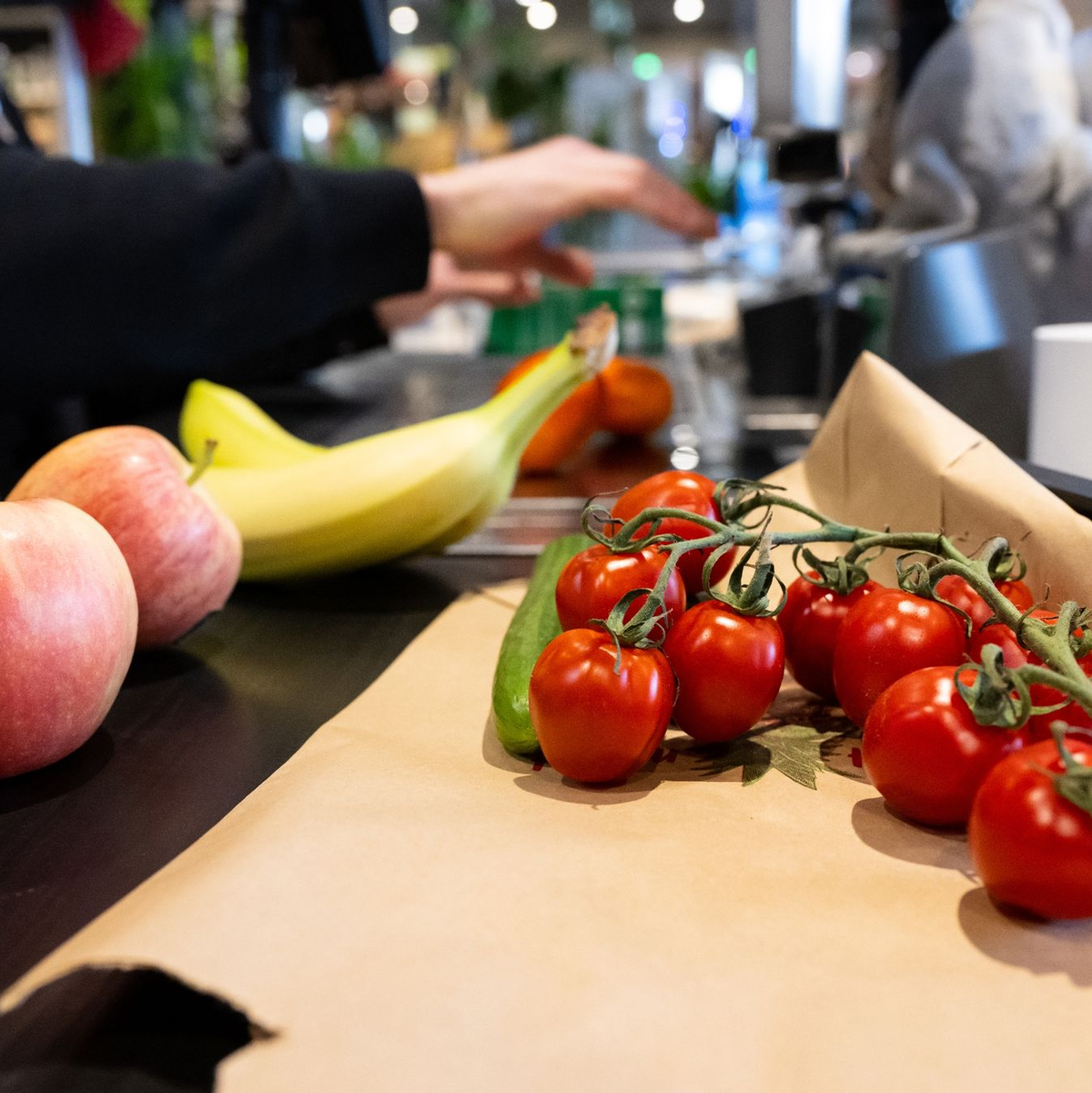 Beim Lebensmittel-Einkauf merken Verbraucher steigende Preise ganz konkret. (Archivbild) - Foto: Sven Hoppe/dpa