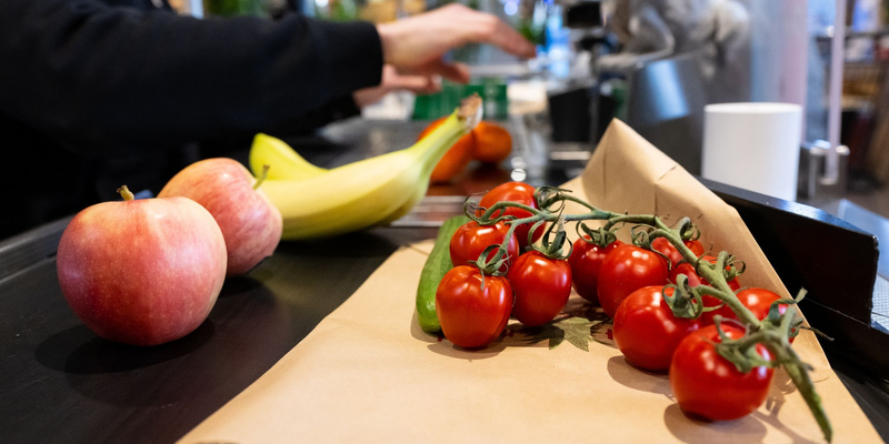 Besonders spürbar für die privaten Haushalte waren unter anderem steigenden Preise für Nahrungsmittel. - Foto: Sven Hoppe/dpa