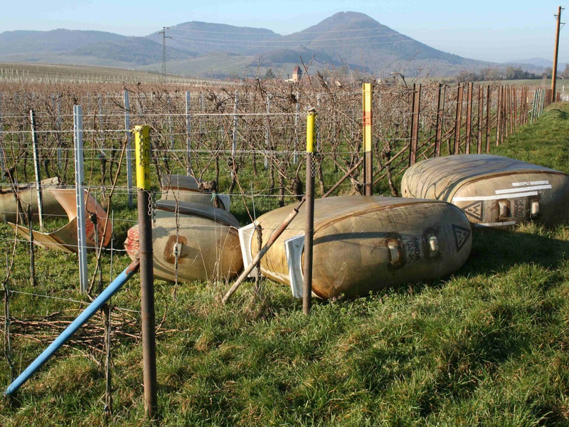 POL-SN: Illegale Entsorgung von Ölfässern - Polizei bittet um Hinweise - Foto: presseportal.de