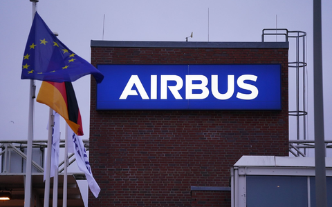Der Luft- und Raumfahrtkonzern Airbus beschäftigt an seinem größten deutschen Standort in Hamburg etwa 15.000 Menschen. - Foto: Marcus Brandt/dpa