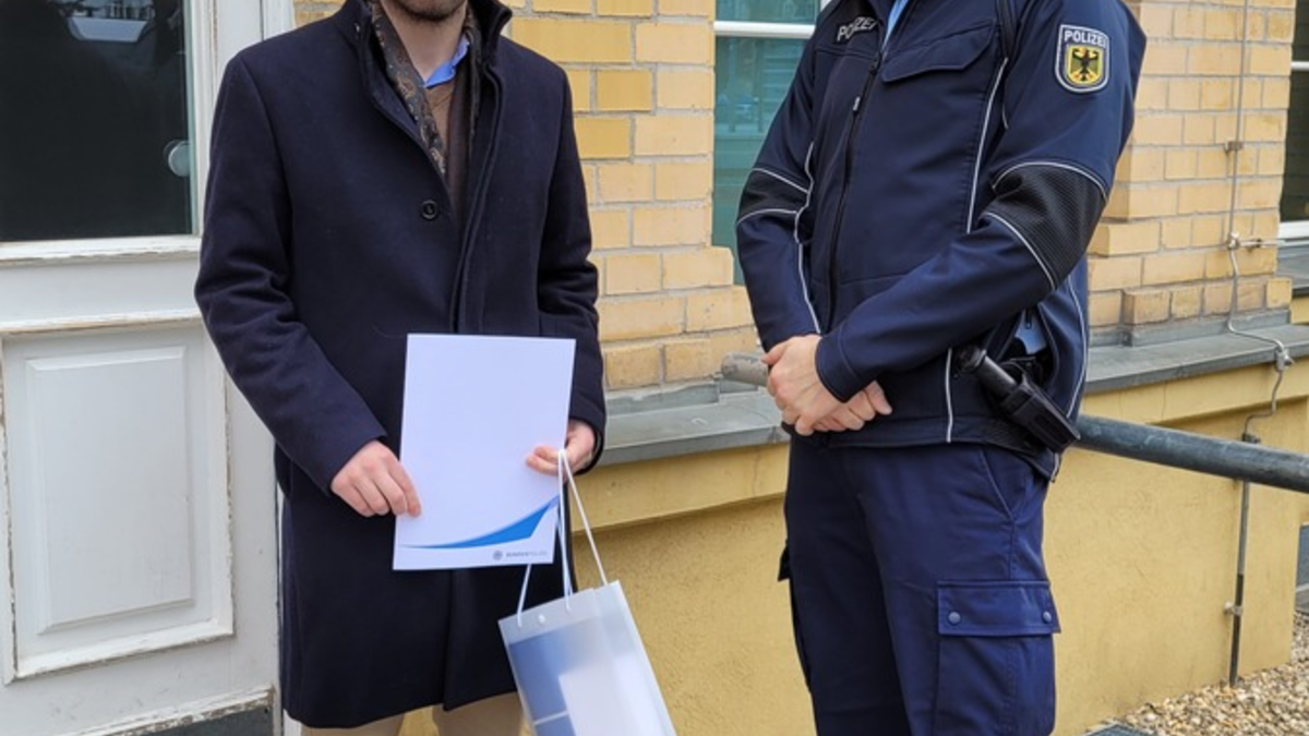 POL-HST: Polizei ehrt Bürger für Zivilcourage - Foto: presseportal.de