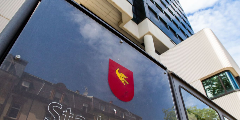 Das Lörracher Rathaus: Mitarbeiter sollen beschimpft und bedroht worden seien. - Foto: Philipp von Ditfurth/dpa