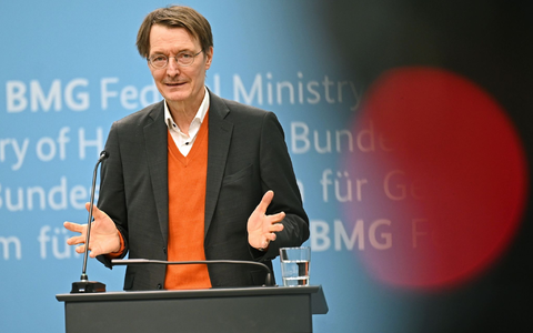 «Ich bin überzeugt: Am Ende wird die Vernunft siegen», sagt Bundesgesundheitsminister Karl Lauterbach (SPD) zur geplanten Krankenhausreform. - Foto: Philipp Znidar/dpa