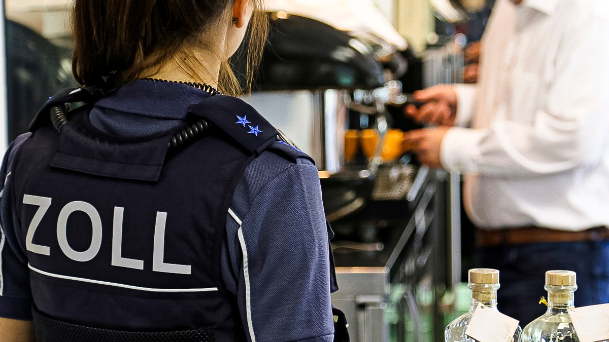 HZA-SB: Bundesweite Schwerpunktprüfung gegen Schwarzarbeit; Zoll überprüft Hotellerie und Gastronomie - Foto: presseportal.de