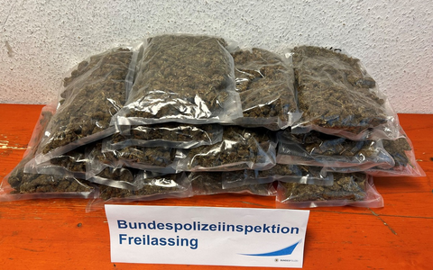 POL-DU: Stadtgebiet: Gemeinsame Pressemitteilung von Polizei und Stadt Duisburg: Integrative Gewerbekontrollen - Behörden zeigen klare Kante - Foto: presseportal.de POL-DU: Stadtgebiet: Gemeinsame Pressemitteilung von Polizei und Stadt Duisburg: Integrative Gewerbekontrollen - Behörden zeigen klare Kante - Foto: presseportal.de
