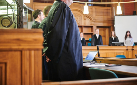 Kinder des getöteten Polen – ein Sohn und eine Tochter – treten im Verfahren als Nebenkläger auf. - Foto: Annette Riedl/dpa