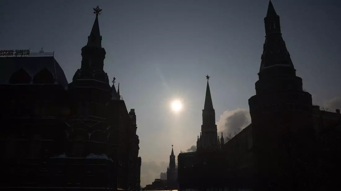 Der Rote Platz in Moskau. Die Hälfte der Deutschen sagt einer Umfrage zufolge «Nein» zu der Frage, ob sich Deutschland gut mit Russland stellen sollte. - Bild: Alexander Zemlianichenko/AP/dpa