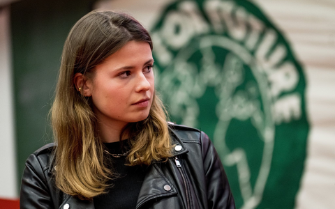 «Das Zeitalter von Kohle, Öl und Gas ist vorbei», sagt Luisa Neubauer vor der Protestbewegung Fridays for Future bei den UN-Klimaverhandlungen in Bonn. - Foto: Fabian Sommer/dpa