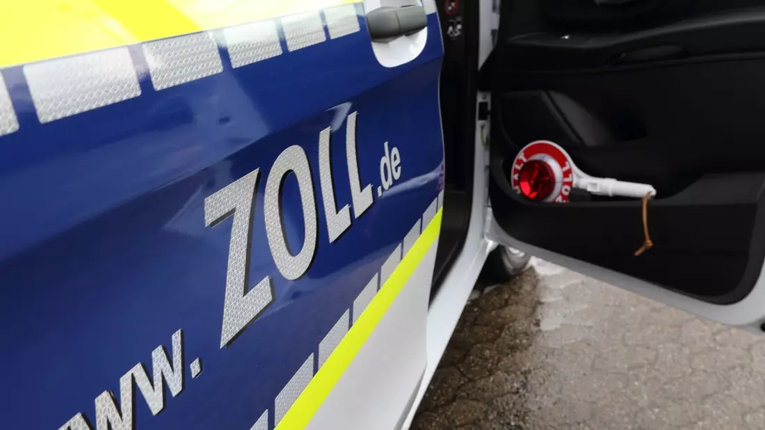 HZA-SW: Schweinfurter Zoll stoppt illegale Beschäftigung auf Glasfaserbaustellen - Bild: presseportal.de