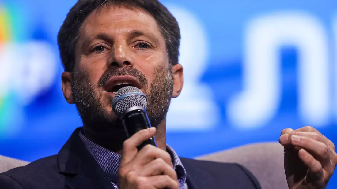 Israels rechtsextremer Finanzminister Smotrich setzt sich für eine israelische Wiederbesiedlung des Gazastreifens nach dem Krieg ein. (Archivbild) - Bild: Ilia Yefimovich/dpa