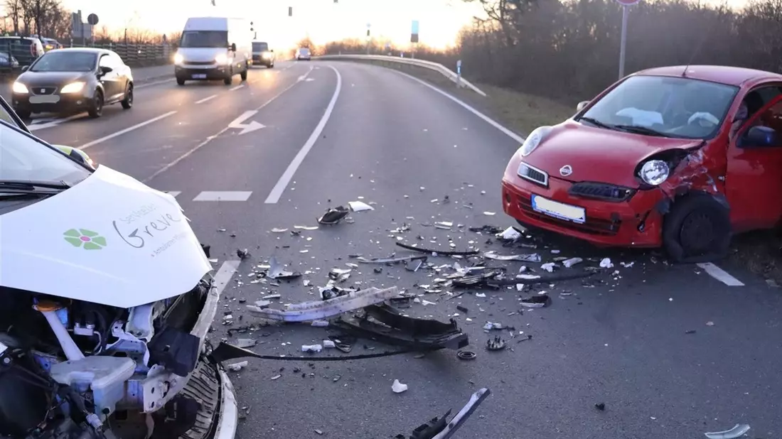 POL-DN: Drei leichtverletzte Personen nach Verkehrsunfall - Bild: presseportal.de
