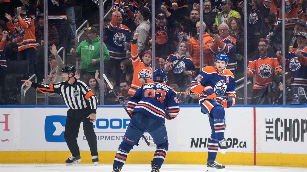 Leon Draisaitl (l) erzielte zwei Treffer für die Edmonton Oilers. - Foto: Jason Franson/The Canadian Press via AP/dpa