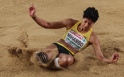 Malaika Mihambo jubelt nach ihrem EM-Sieg im Weitsprung. - Foto: Oliver Weiken/dpa