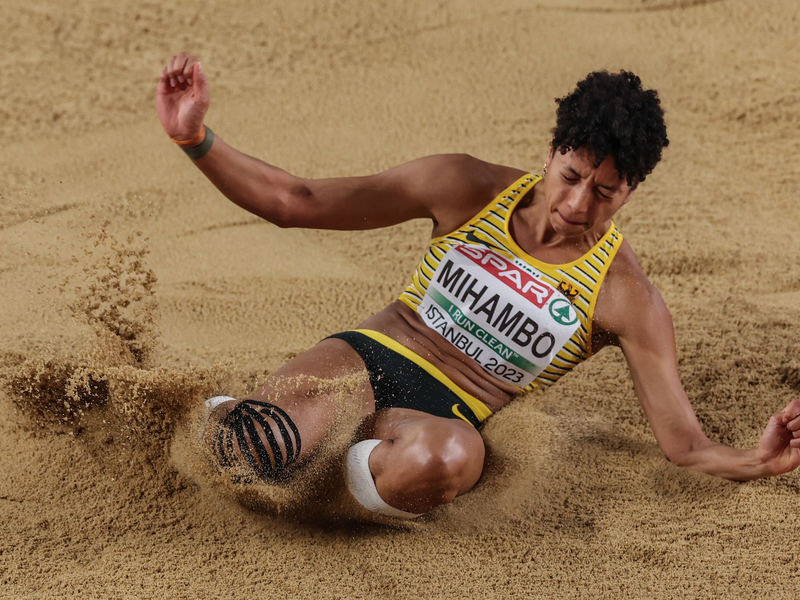 Malaika Mihambo jubelt nach ihrem EM-Sieg im Weitsprung. - Foto: Oliver Weiken/dpa