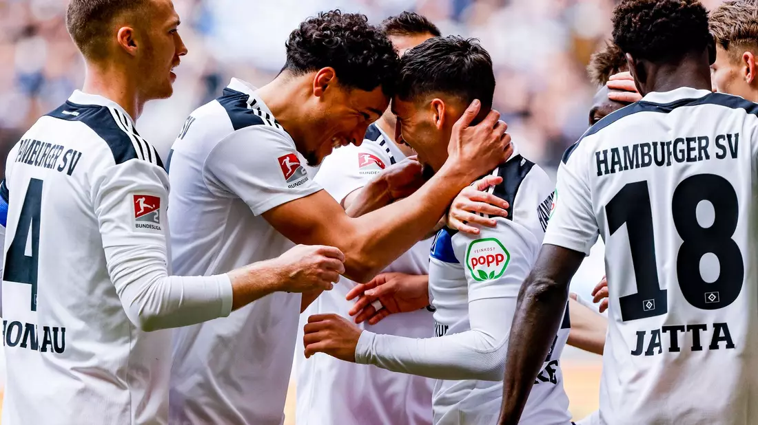 St. Pauli setzte sich zuhause gegen Paderborn durch. - Bild: Axel Heimken/dpa