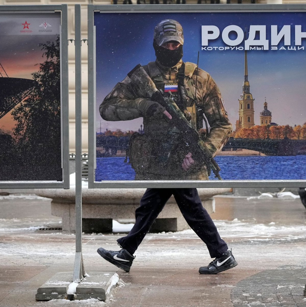Ein Wahllokal in St. Petersburg. Zur Wahl aufgerufen Aufgerufen sind insgesamt 114 Millionen Wahlberechtigte. - Foto: Dmitri Lovetsky/AP/dpa