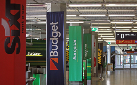 Viele Autoverleiher haben ihre Fahrzeugflotten nach der Corona-Pandemie wieder vergrößert. - Foto: Oliver Berg/dpa