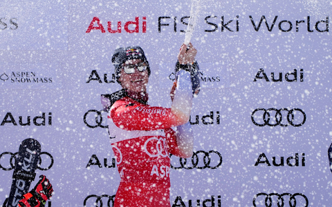 Gewann auch den Riesenslalom in Aspen: Marco Odermatt. - Foto: John Locher/AP/dpa