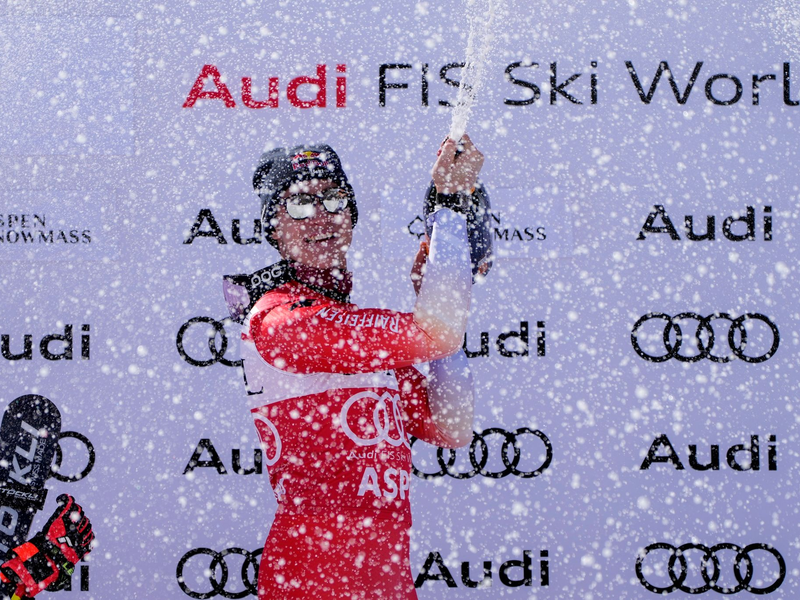 Gewann auch den Riesenslalom in Aspen: Marco Odermatt. - Foto: John Locher/AP/dpa