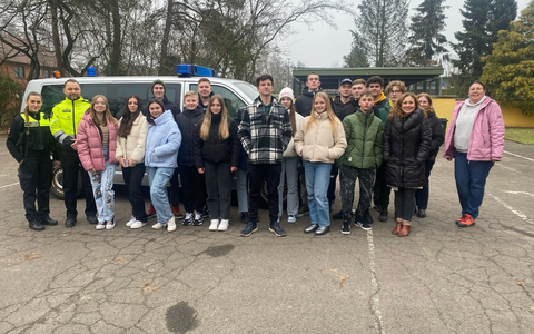 HZA-HB: Berufseinsteiger beim Hauptzollamt Bremen / Jetzt Karriere beim ZOLL starten! - Foto: presseportal.de HZA-HB: Berufseinsteiger beim Hauptzollamt Bremen / Jetzt Karriere beim ZOLL starten! - Foto: presseportal.de
