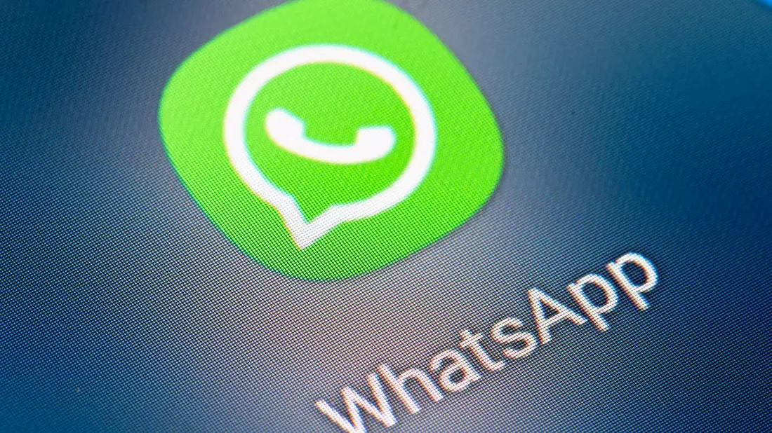WhatsApp gehört zum Facebook-Konzern Meta. - Bild: Fabian Sommer/Deutsche Presse-Agentur GmbH/dpa