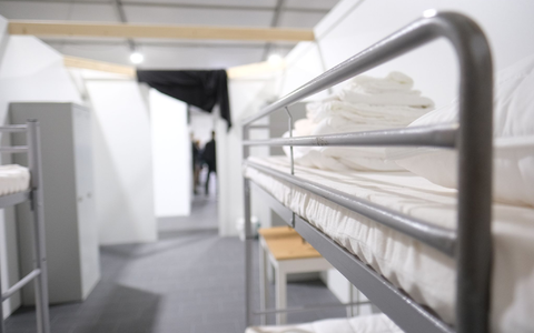 Im ersten Halbjahr zählte die Polizei Hunderte Straftaten gegen Asylbewerber außerhalb von Unterkünften. (Archivbild) - Foto: Sebastian Willnow/dpa